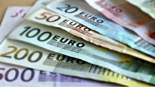 Which country has the highest child benefits available to foreigners?