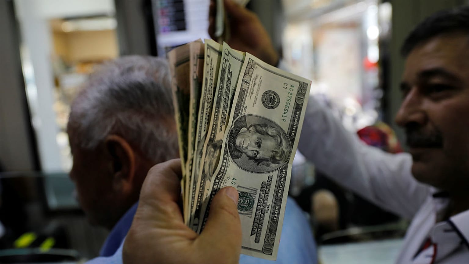صعود نرخ ارز برخلاف دستور روحانی