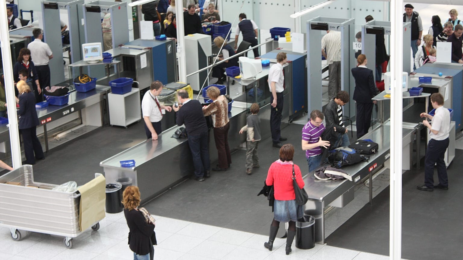 A new system using wifi culd be used to detect weapons in backpacks.