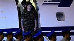 La liberación de dos soldados griegos abre paso a mejorar las relaciones con Turquía