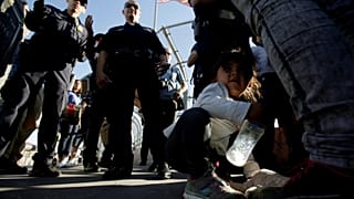 Trump'ın ebeveynlerinden ayırdığı göçmen çocuklar ailelerine kavuşuyor