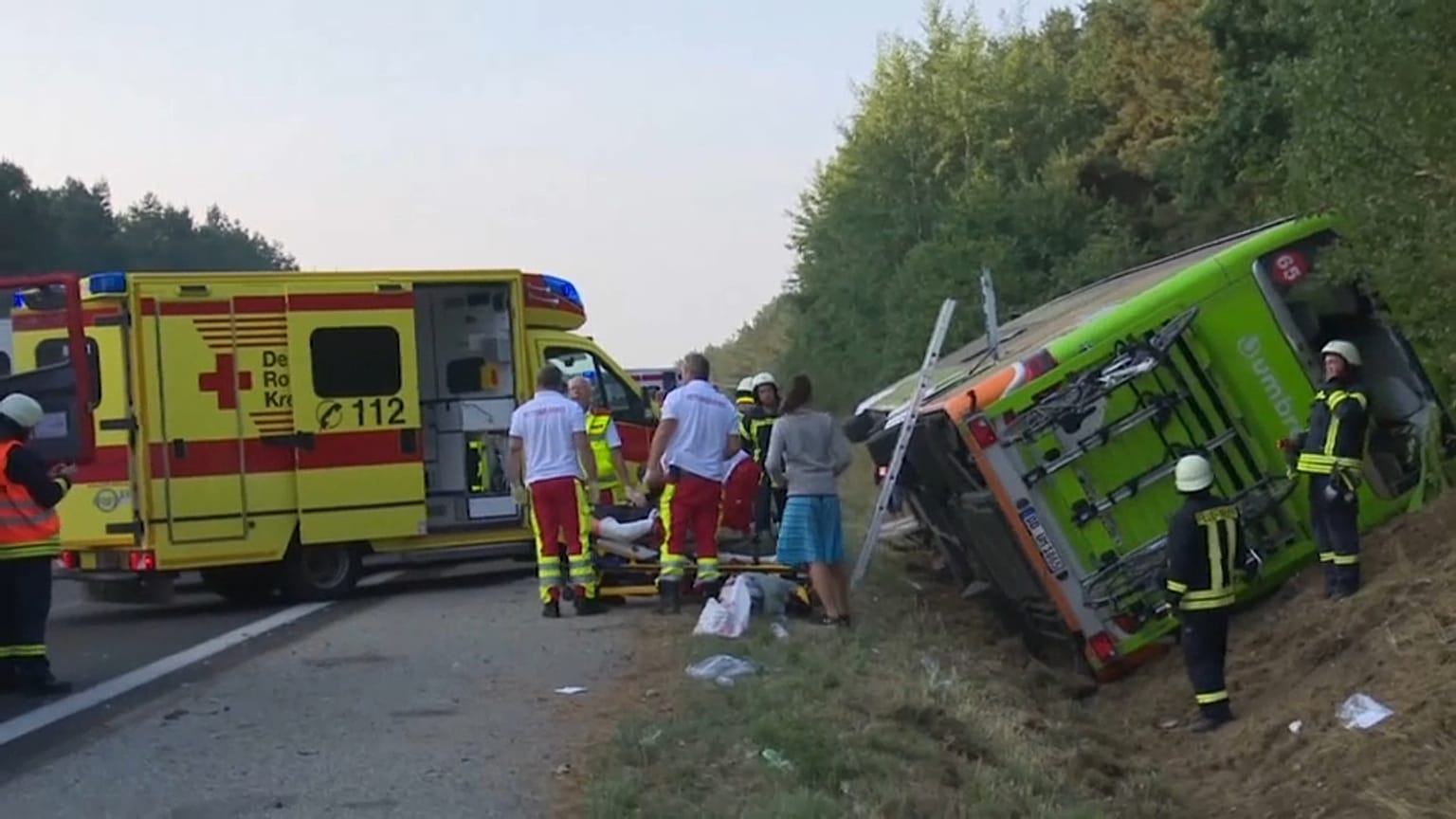 Germania: bus si ribalta, 16 feriti