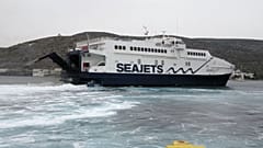 Προσάραξε σε αβαθή στην Άνδρο το Andros Jet (vid)
