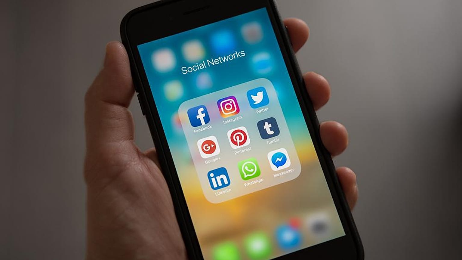 ¿Qué pasa con tu Facebook cuando te mueres?
