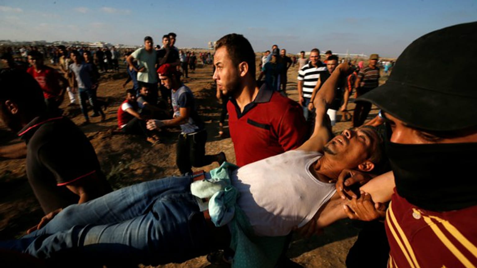 مقتل فلسطينييْن وعشرات الجرحى بالرصاص الإسرائيلي في مسيرات العودة في غزة