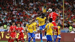 در هفته توقف پرسپولیس و شکست استقلال، پدیده صدرنشین لیگ شد