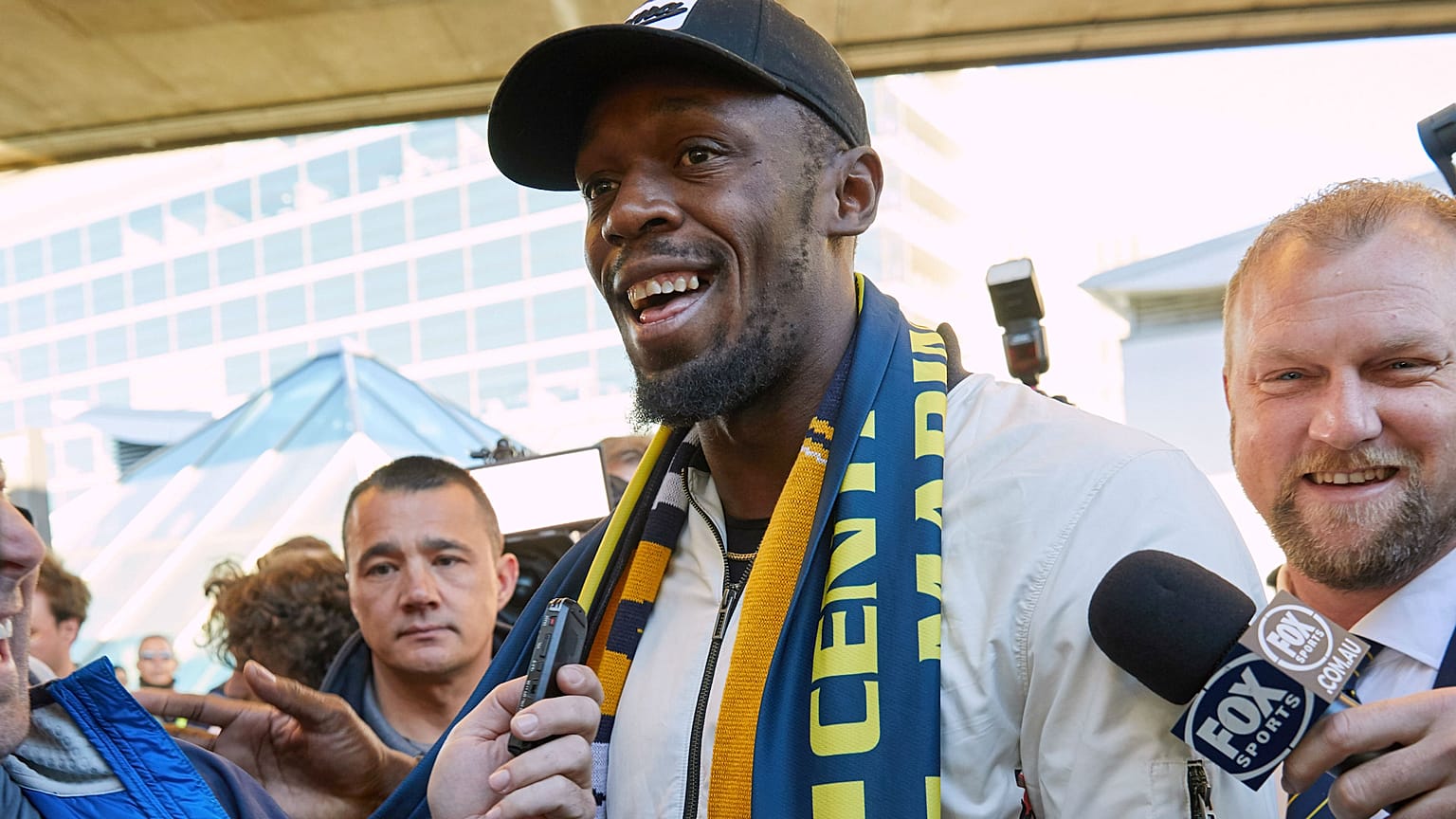 Usain Bolt Sydney'e vardı, futbol kariyeri başlıyor