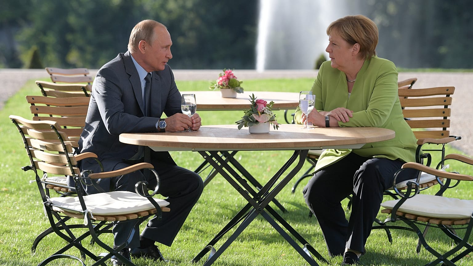 Merkel ve Putin'den Almanya'da kritik görüşme