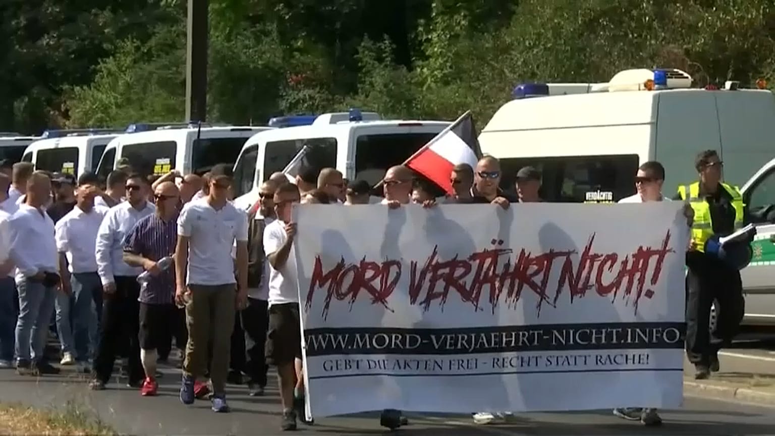 Una manifestaci´´on de extrema derecha en Berlín revive los fantasmas nazis del pasado