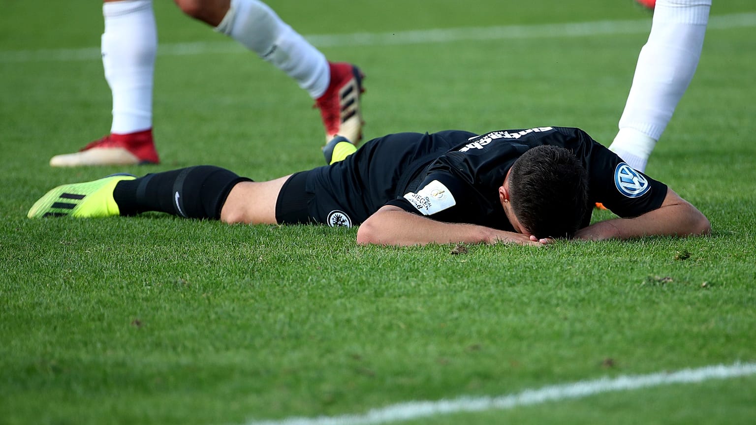 Kleine jubeln im DFB-Pokal: Frankfurt unterliegt Ulm aus der 4. Liga