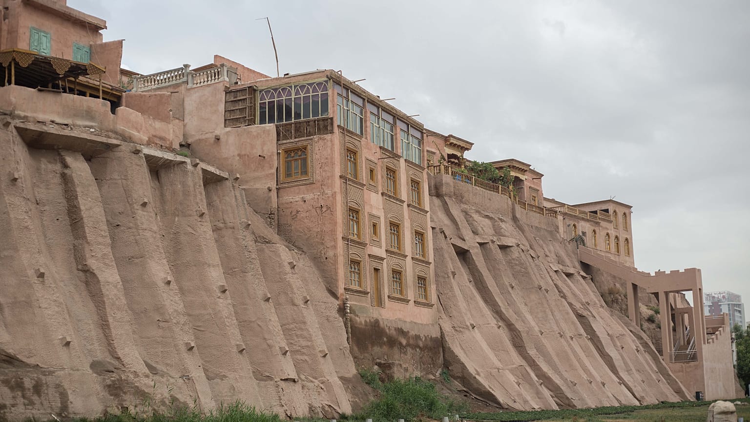 WSJ: Çin'de Uygurlara yönelik 'siyasi eğitim kampları' genişletildi