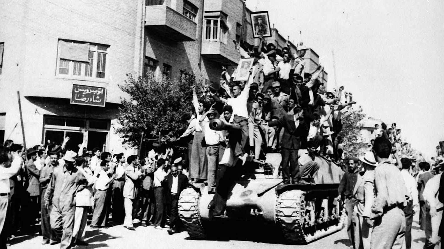 ۲۸ مرداد در رسانه‌های ایران؛ هشدار تند محافظه‌کاران به روحانی