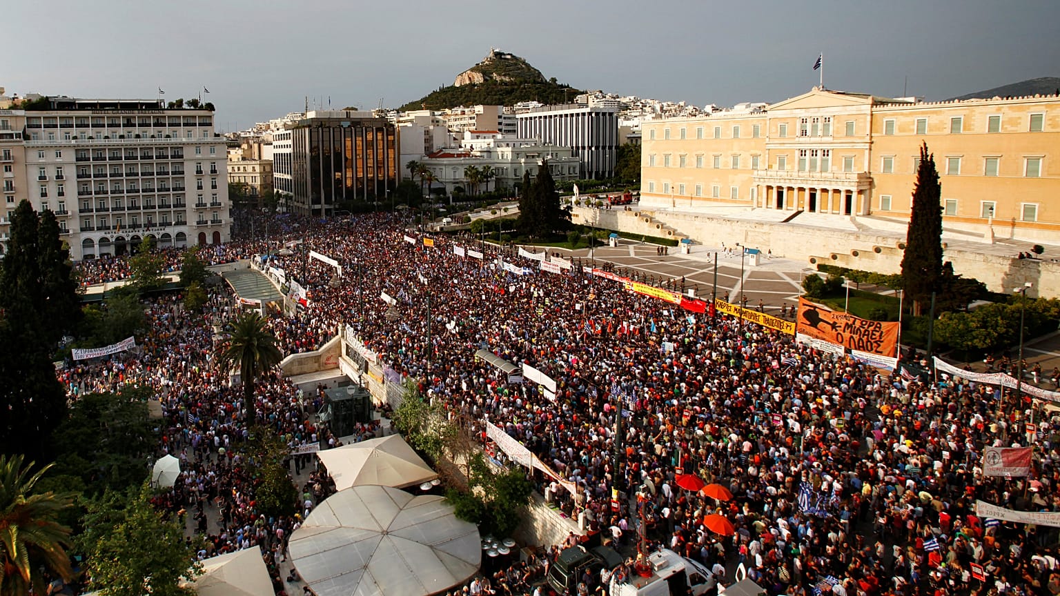 Οι σταθμοί της ελληνικής κρίσης από το 2009 έως 2018