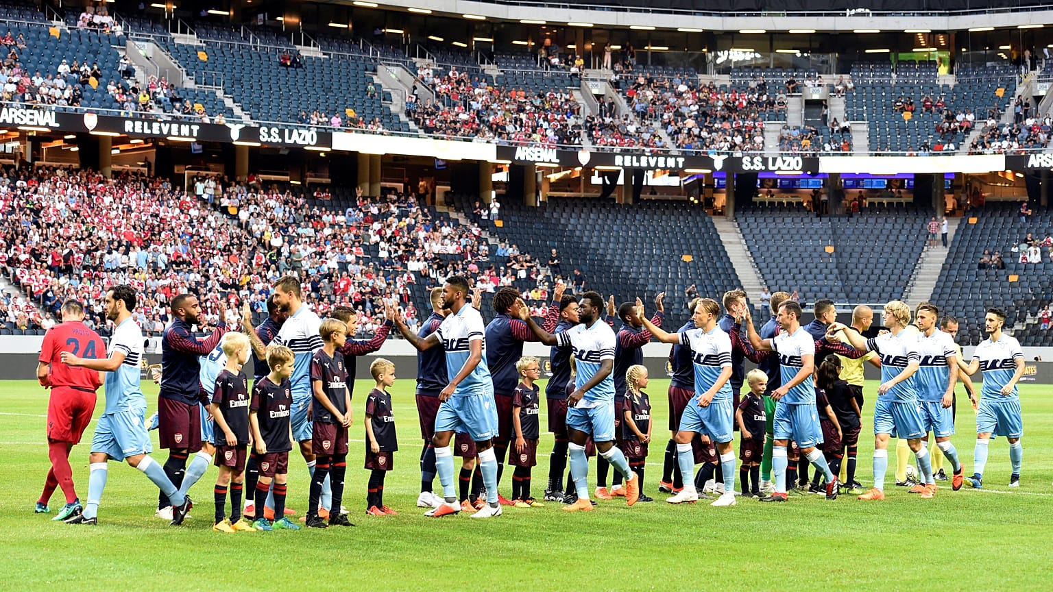 Fanatik Lazio taraftarları kuzey tribününde kadınları istemiyor
