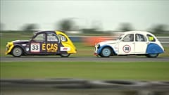 Des 2CV dans le vent