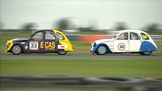 Des 2CV dans le vent