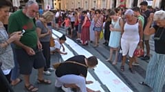Genua: Trauer und Wut zu Papier bringen