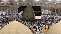 شاهد الرياح تزيل كسوة الكعبة في يوم التروية