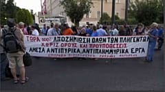 Διαδήλωση πυρόπληκτων έξω από τη Βουλή 