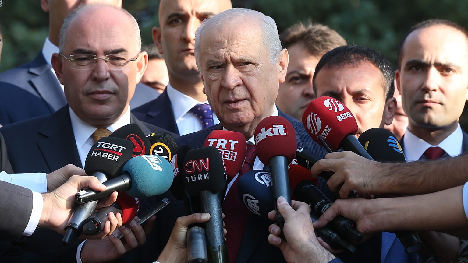Bahçeli'den Trump'a: Brunson'u bizden daha çok sevenle işimiz olmaz