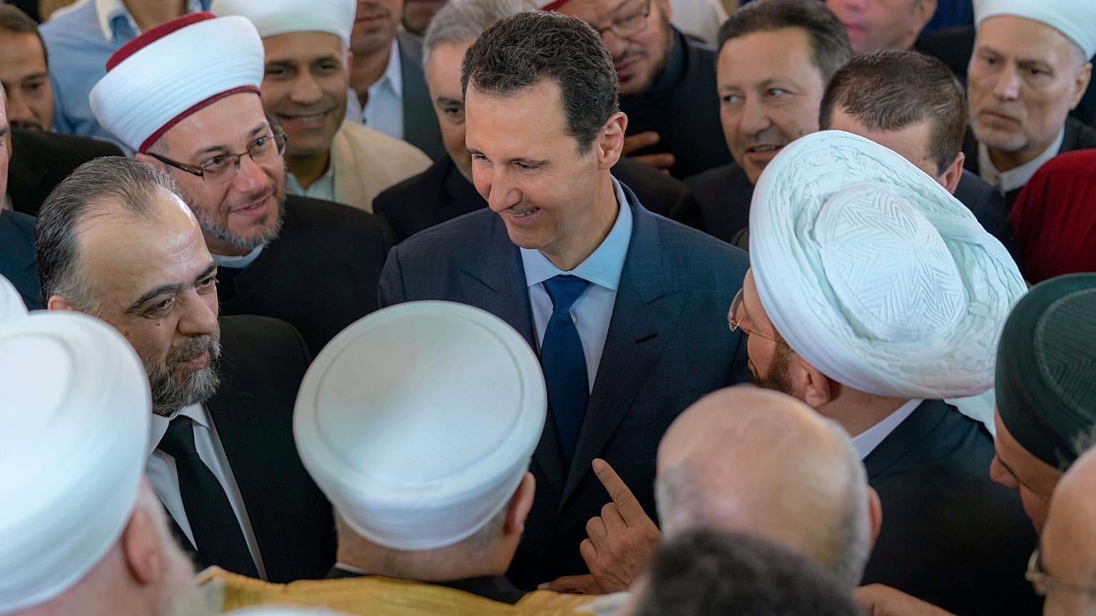 الأسد يؤدي صلاة عيد الأضحى في دمشق 