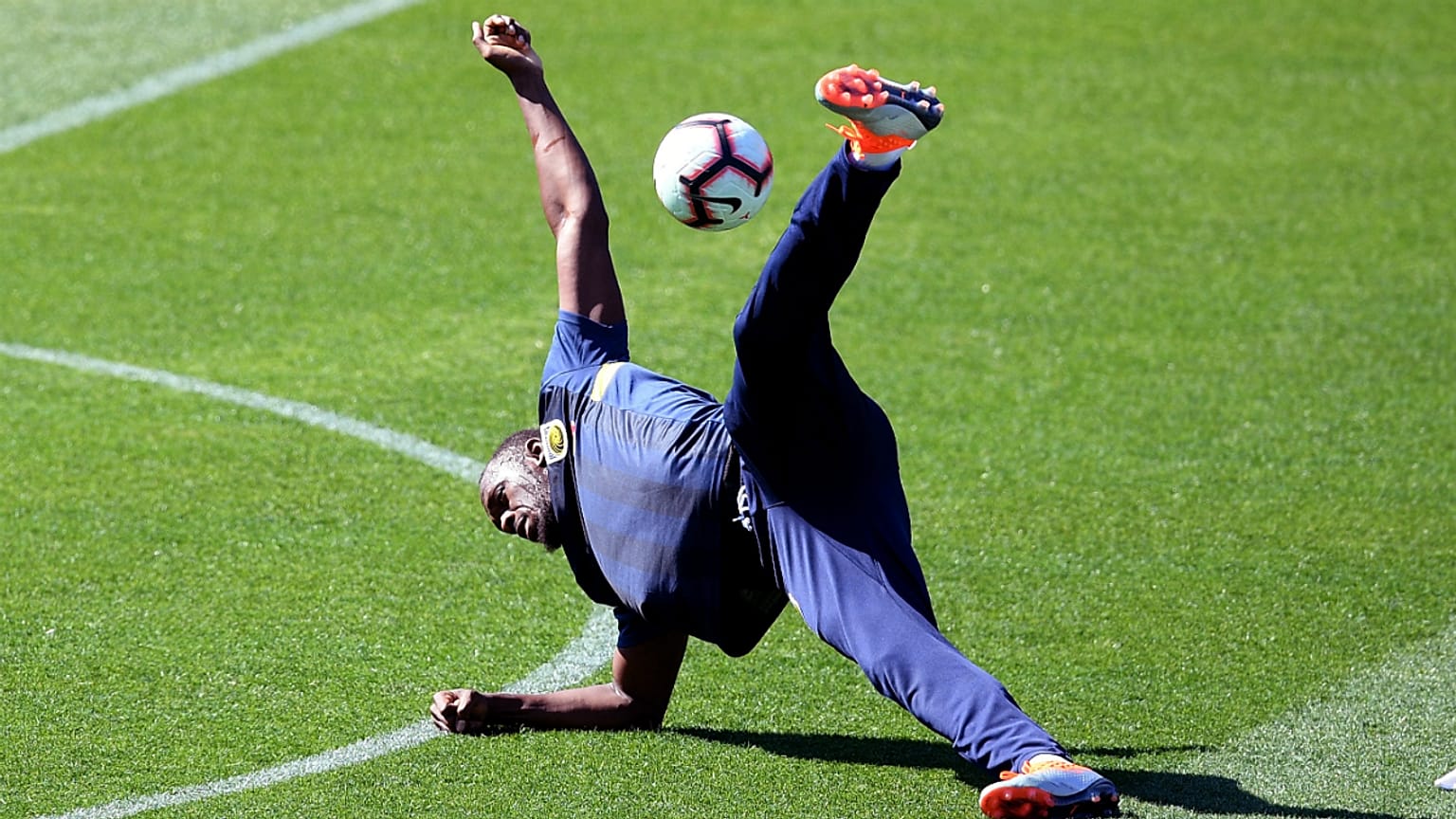 Usain Bolt cumpre primeiro treino na Austrália em dia de 32.° aniversário