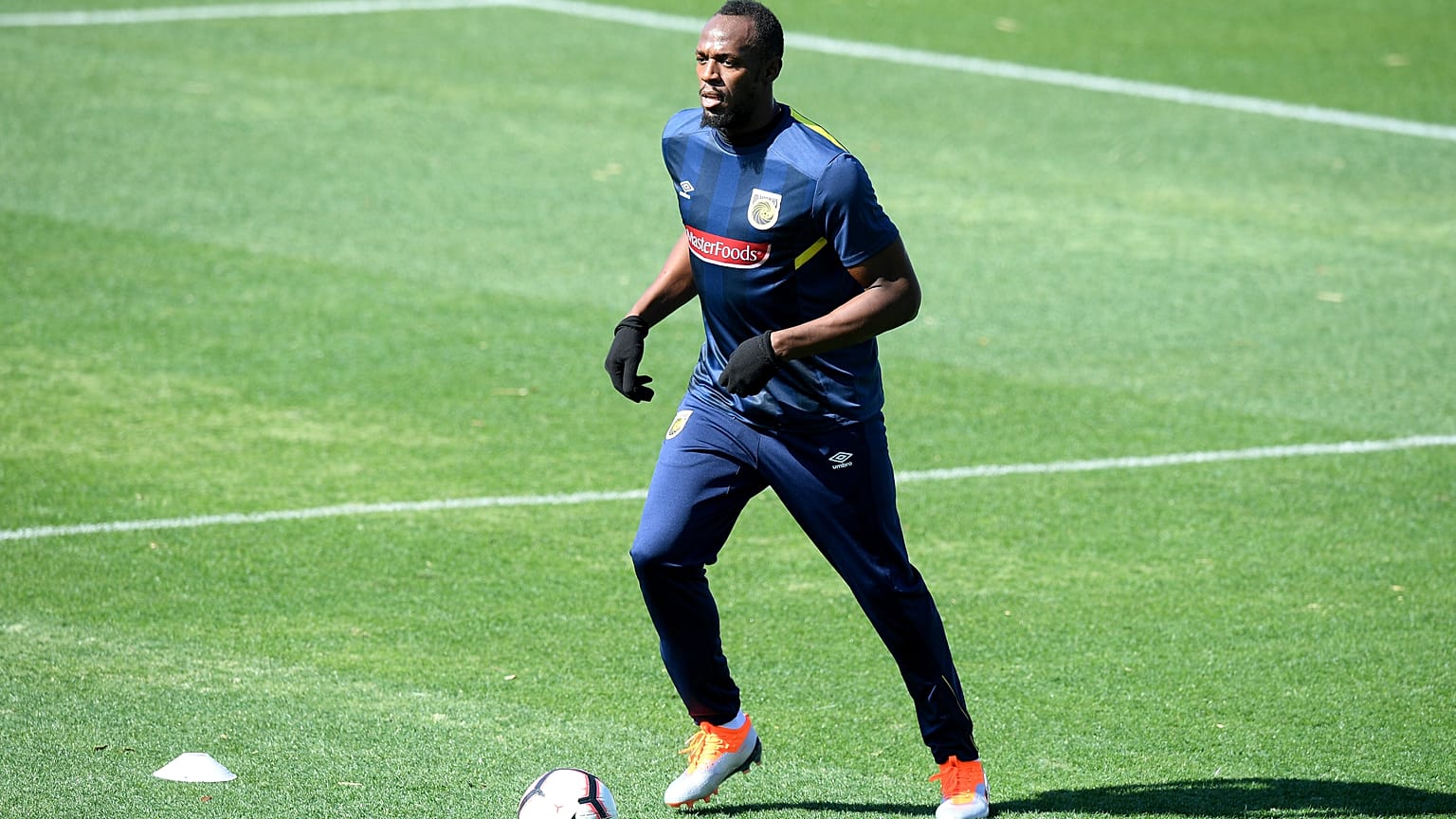 Bolt nimmt Training bei Central Coast Mariners auf