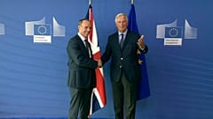 Bruxelas e Londres vão negociar "continuamente" o Brexit