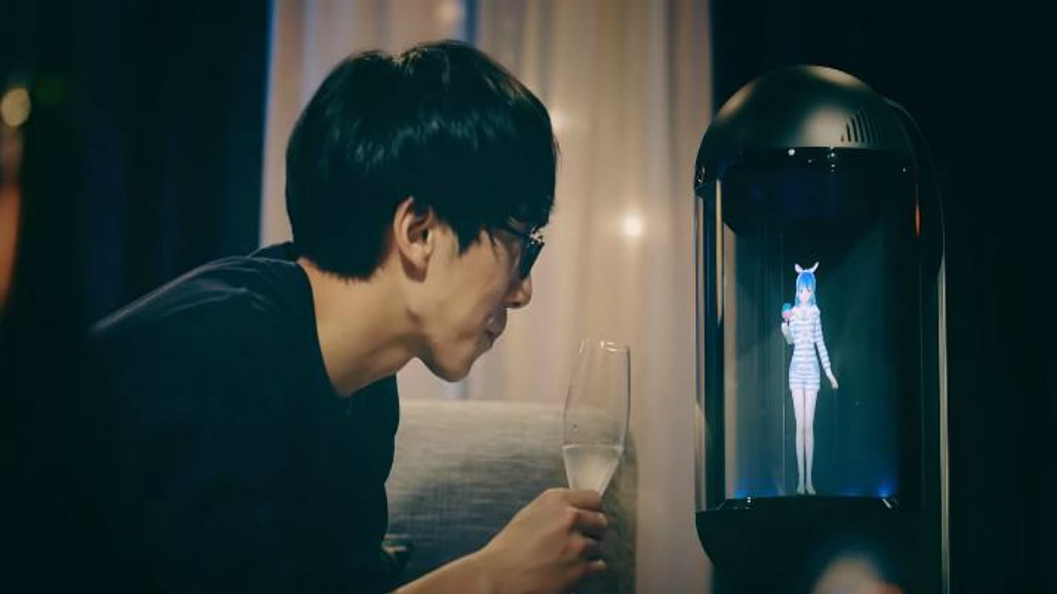 Gatebox holographic virtual assistant Hikari 