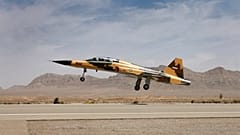 L'Iran dévoile son premier avion de combat