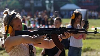 شاهد: كلاشينكوف تكشف عن بندقية AK-308 آخر إصداراتها