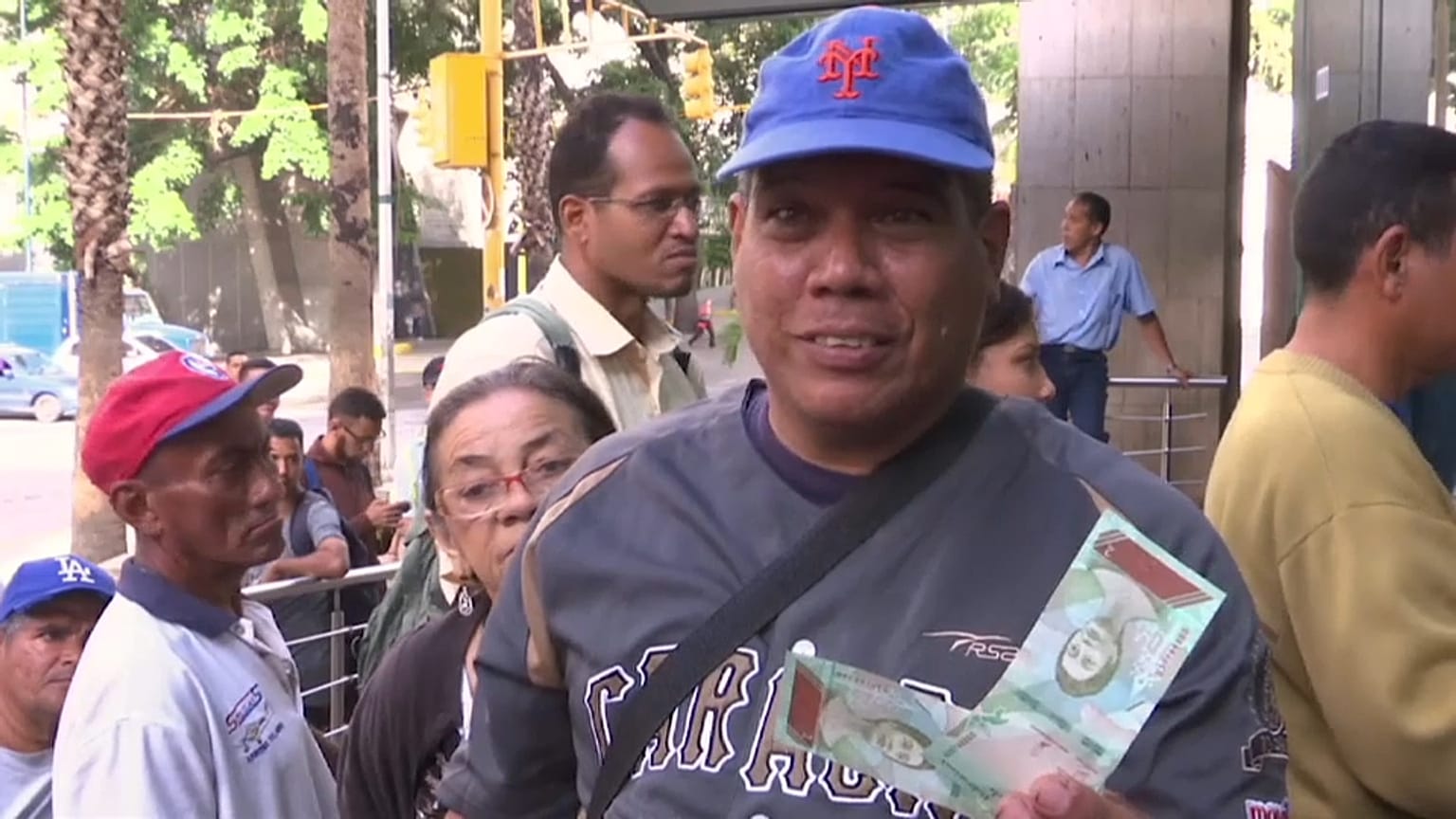 Venezuela'da yeni para birimi yüzde 96 devalüasyona uğradı