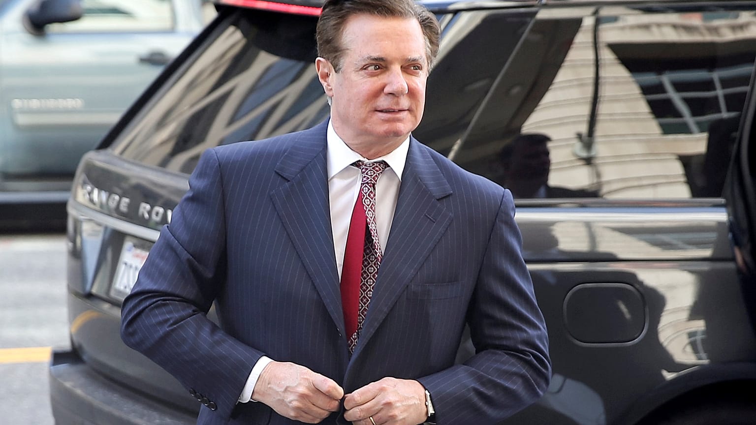 Trump'ın eski kampanya şefi Manafort sekiz kez suçlu bulundu.