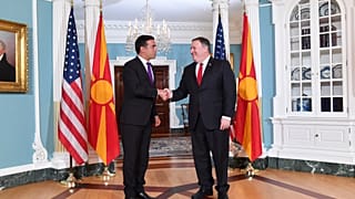 Μάικ Πομπέο και Νίκολα Ντιμιτρόφ στο Υπουργείο Εξωτερικών των Η.Π.Α.