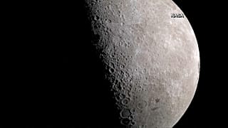 Descubren agua en la Luna