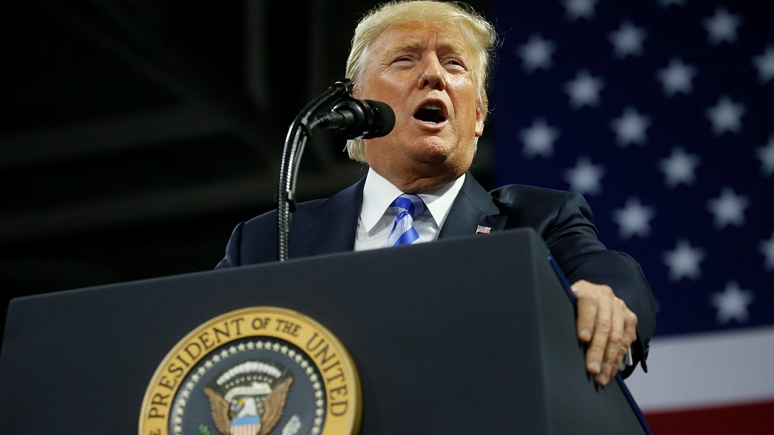 ABD Başkanı Trump Avrupa otomobillerine de ek vergi getiriyor