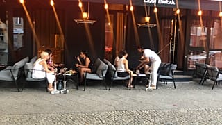 Berlin'de 'kadınlara özel' nargile kafe 