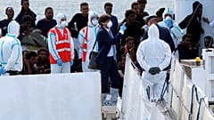 Salvini autoriza el desembarco de 29 menores del Diciotti