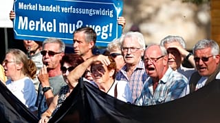LKA-Mann greift in Dresden Journalisten an - 10 Tweets