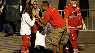Migrantes menores desembarcam em Itália