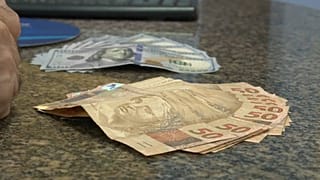Incerteza política desvaloriza Real
