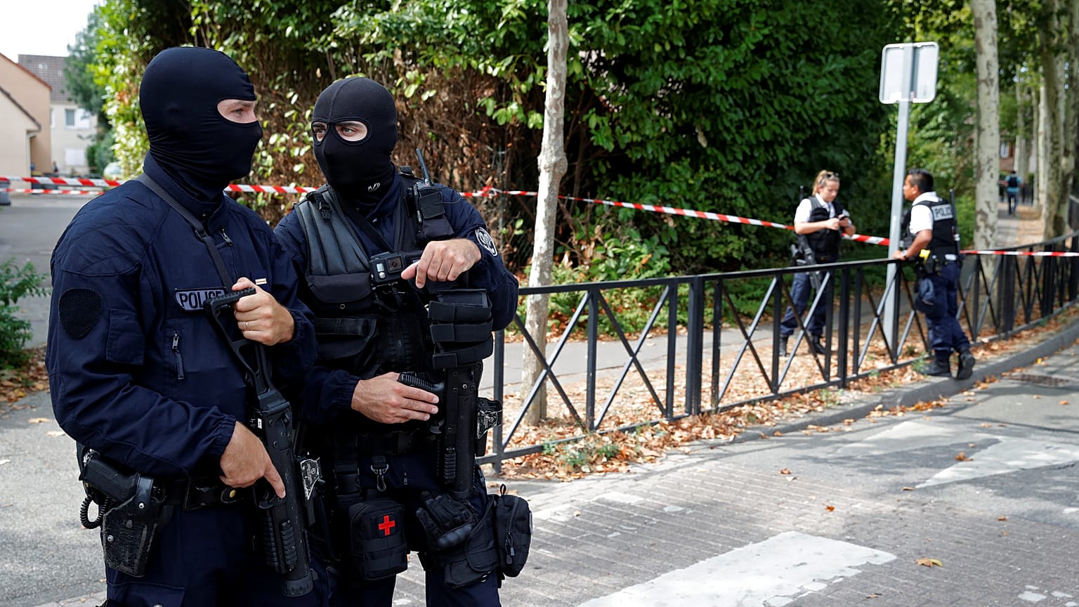 Παρίσι: Αιματηρή επίθεση με μαχαίρι κοντά στις Βερσαλλίες