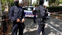 Paris knife attack: "someone with a psychiatric problem"
