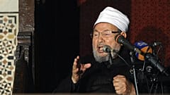 القرضاوي يرد على هجوم يتعرّض له بسبب "تغريدة الحج"