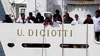 Diciotti a Catania, i giuristi: costituzione e convenzioni, ecco cosa sta violando l’Italia