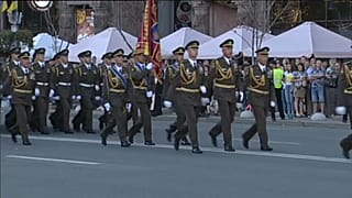 El asesor de seguridad de Trump, invitado de honor en Ucrania