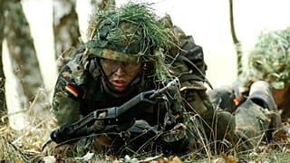 ارتش آلمان به جذب جوانان زیر سن قانونی روی آورده است