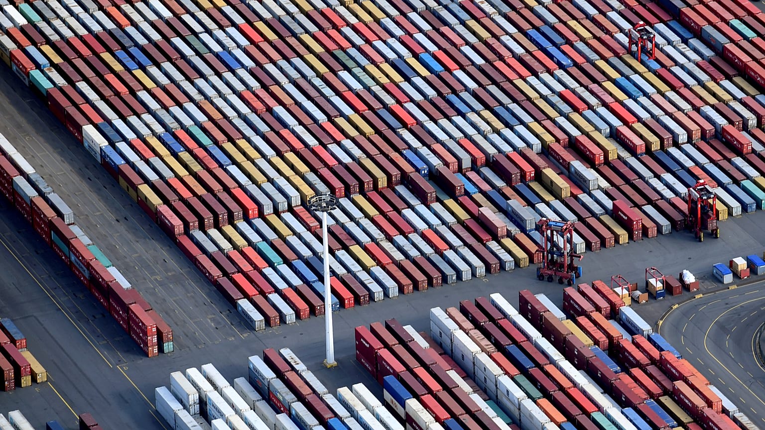 Germany growth solid despite potential problems ahead