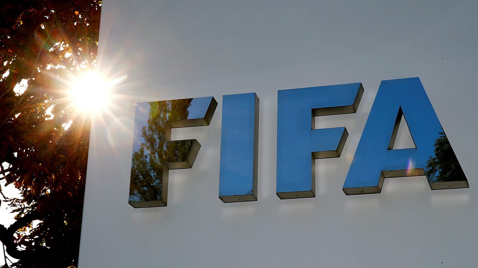 فيفا يوقف رئيس الاتحاد الفلسطيني 12 شهرا لتحريضه على حرق قميص ميسي