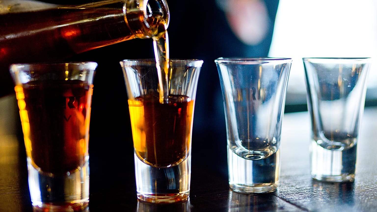 Alcol, non fa bene neanche un bicchiere al giorno secondo uno studio